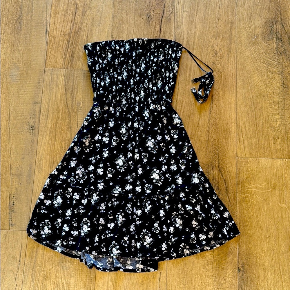 NWOT Hollister Floral Strapless Dress
